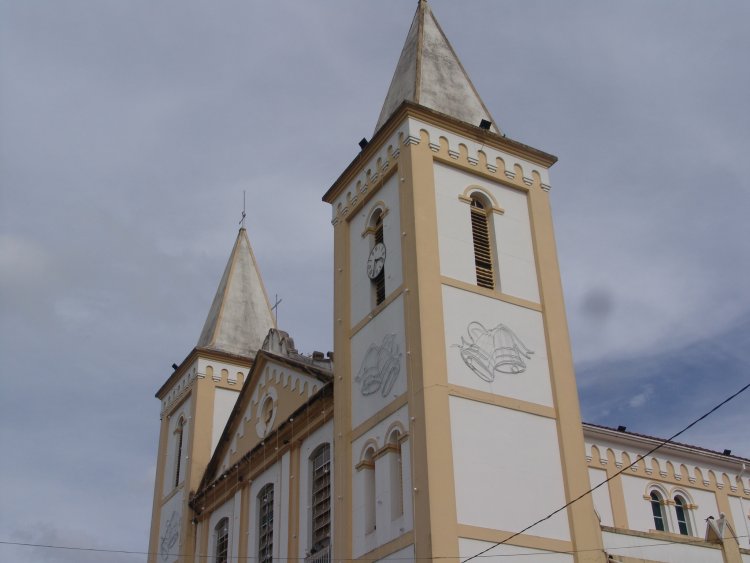 Intervenção na torre esquerda da igreja N. Sra. do Carmo em Arcos