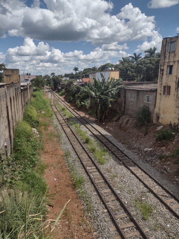 Moradores da rua Tenente Florêncio Nunes, em Arcos, devem apresentar defesa para não perderem moradias