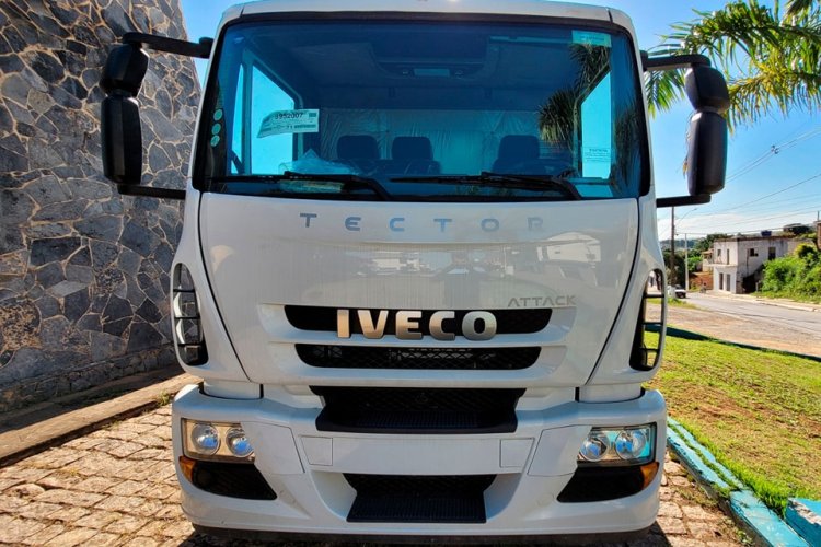Prefeitura de Iguatama adquire caminhão-pipa