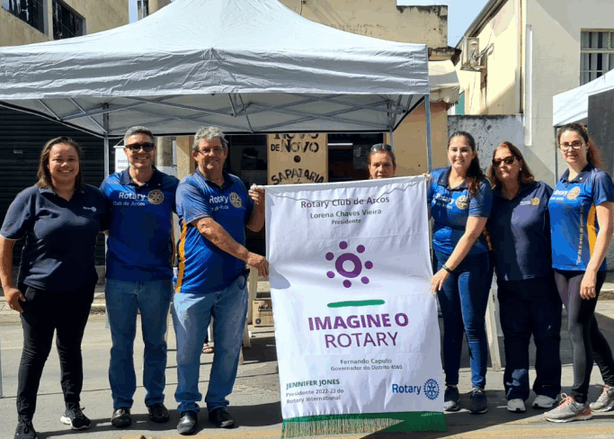 Mais de 300 pessoas foram beneficiadas pelo Rotary Day em Arcos