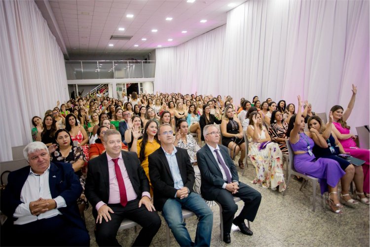 Homenagem às mulheres, filantropia e comemoração aos 30 anos do Sicoob Arcomcredi