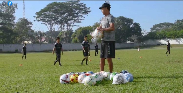 Garoto bom de bola, craque na Escola!