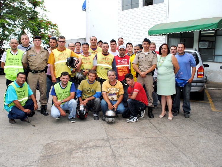 Governo Municipal regulariza profissão de mototaxista