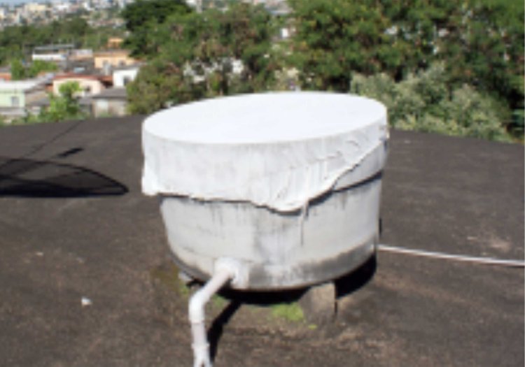 Cidadão cobra tampa de caixa d’água  à Vigilância Epidemiológica