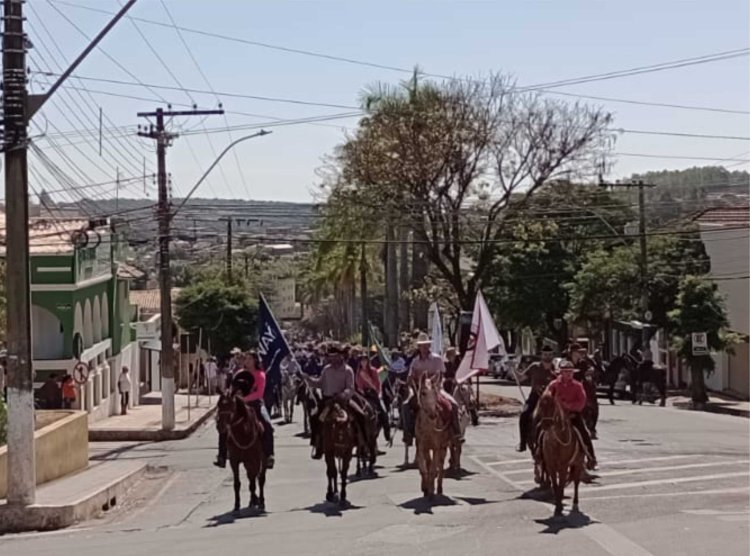 Cavalgada da EXPOARCOS: 2 mil cavaleiros pelas ruas de Arcos