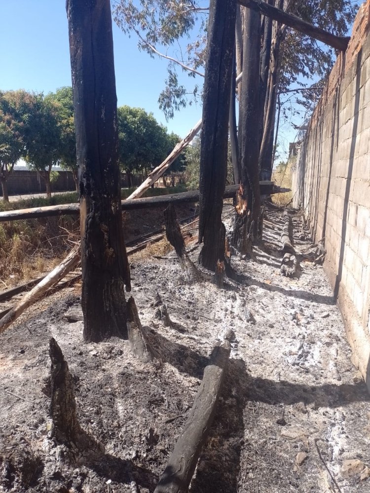 Incêndio deixa 11 imóveis em situação de risco no 'Mangabeiras'