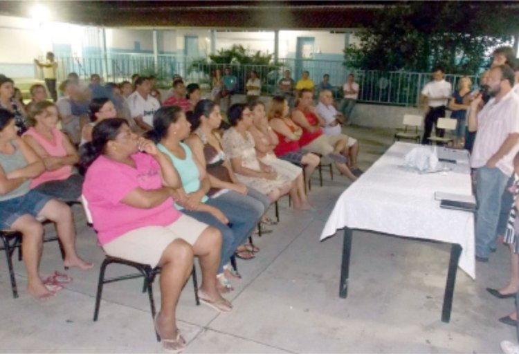 Moradores dos bairros Cruzeiro e Niterói recebem visita do prefeito, vice e secretários