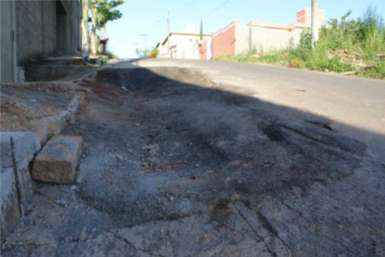 Moradora reclama de obra no bairro São Pedro