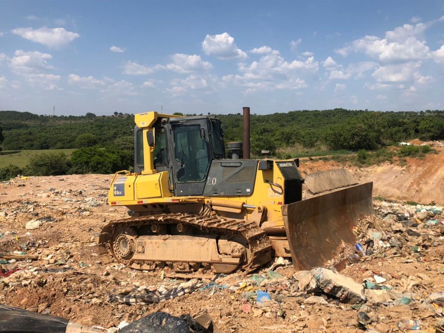 Trator comprado por R$ 675 mil está parado no Aterro Sanitário de Arcos