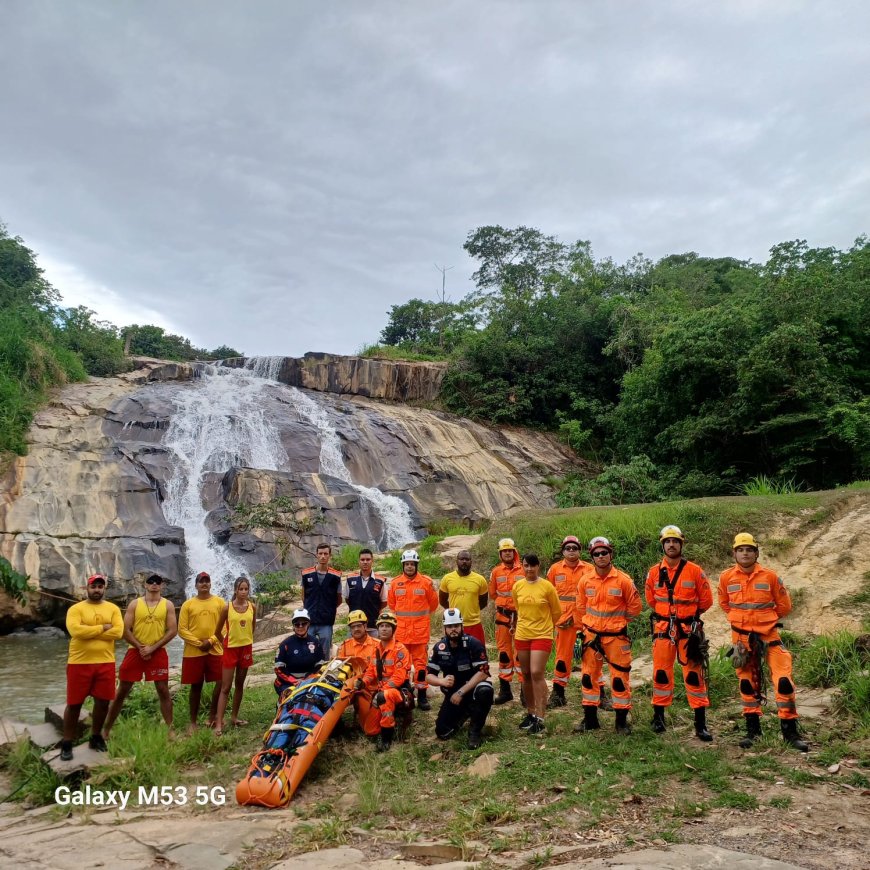 Corpo de Bombeiros Militar de Arcos realiza treinamento em preparação ao período chuvoso