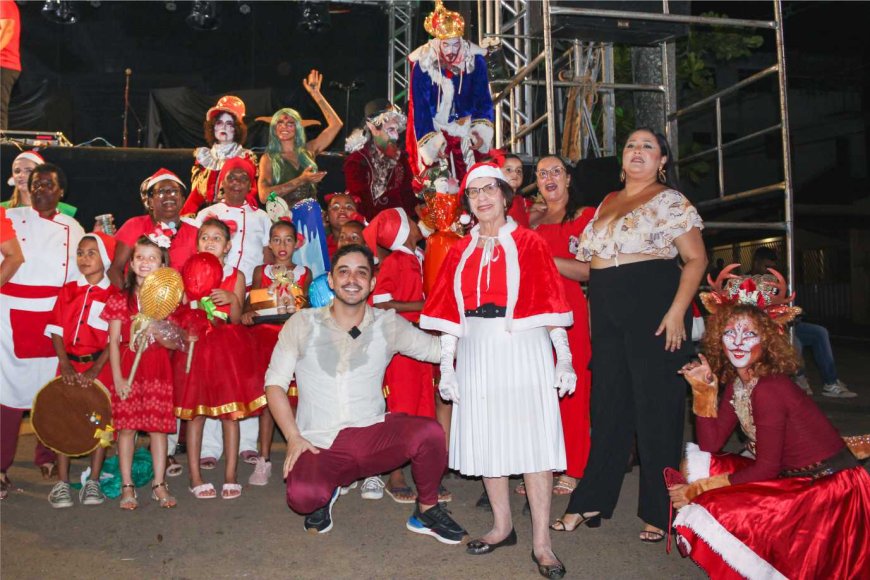 INAUGURAÇÃO DA ILUMINAÇÃO DE NATAL EM IGUATAMA É REALIZADA COM SUCESSO