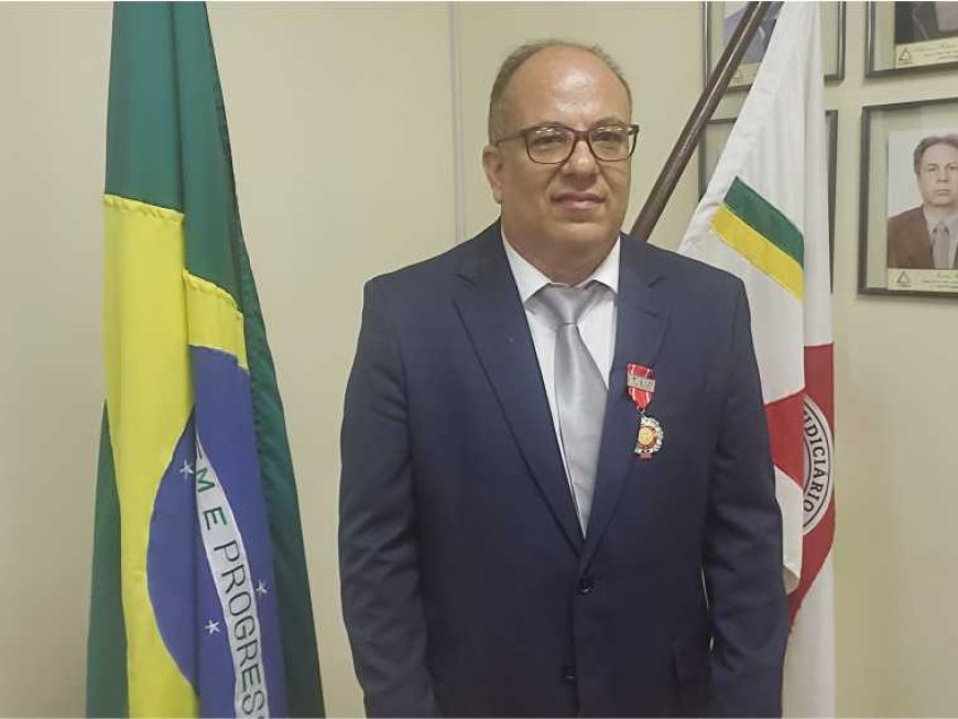 Servidor da Comarca de Arcos recebe homenagem do Judiciário