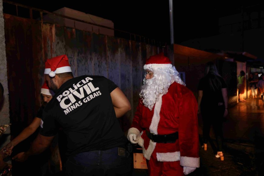 Natal Solidário da Polícia Civil distribui presentes em Iguatama, Pains e Arcos