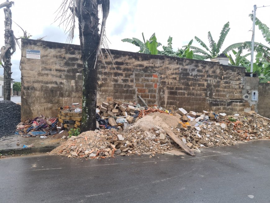 Mais moradores reclamam do lixo na área urbana de Arcos