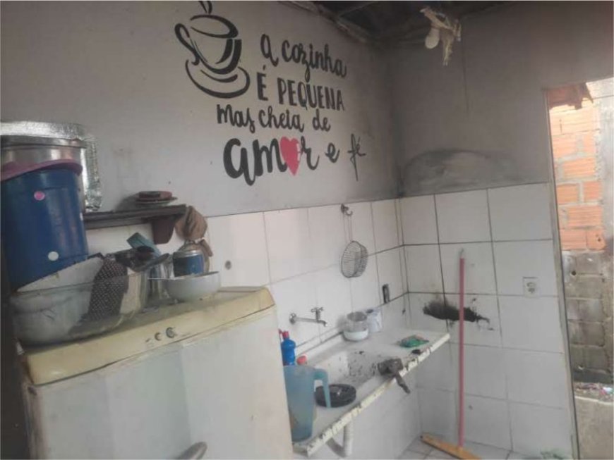 Mais de 15 dias depois de incêndio, família ainda não recebeu assistência efetiva da Prefeitura, segundo moradora