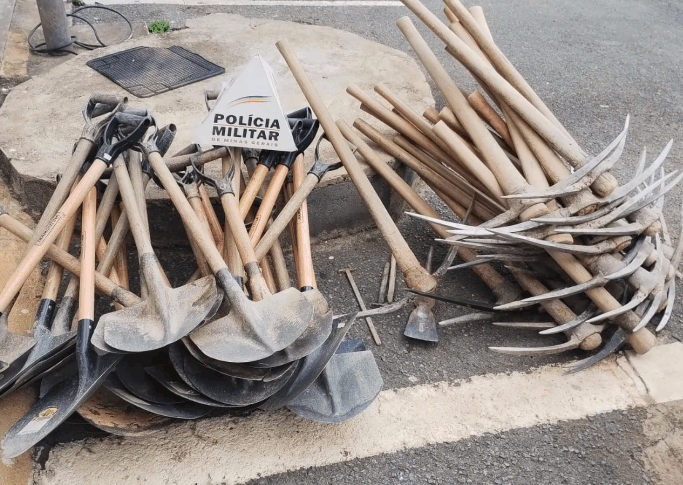 PM Ambiental prende oito indivíduos por mineração ilegal na zona rural de Arcos