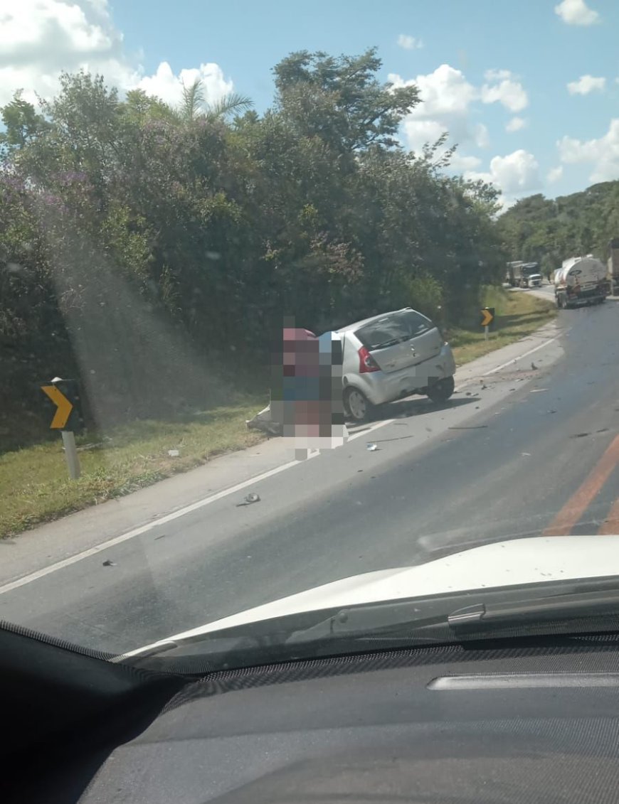 Acidente carro x carreta em Pedra do Indaiá