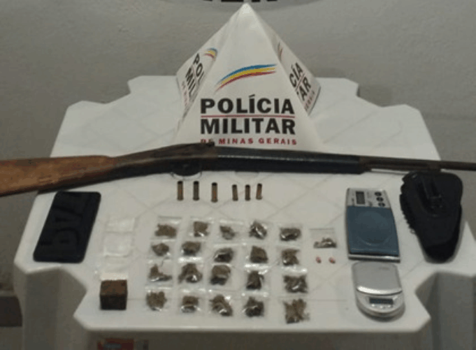 PM prende três homens com drogas e arma de fogo