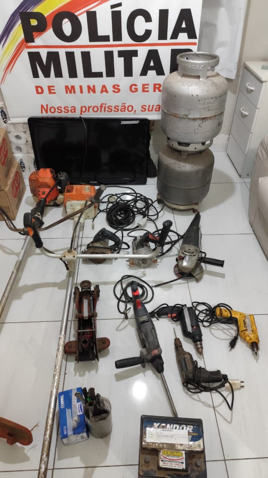 PM recupera vários produtos de furto na casa de ex-presidiário em Arcos