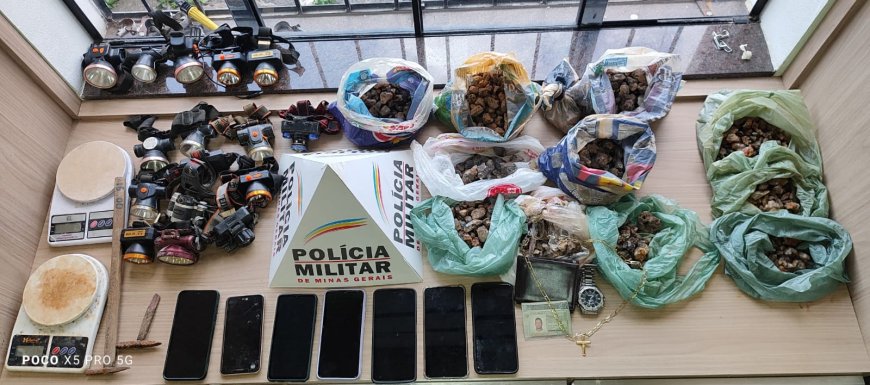 PM e PM Ambiental prendem cinco pessoas e apreendem minérios, materiais, veículos e equipamentos
