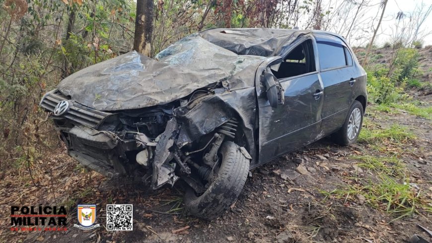 Automóvel que vinha de Formiga capota em Arcos na BR-354 (km 481)