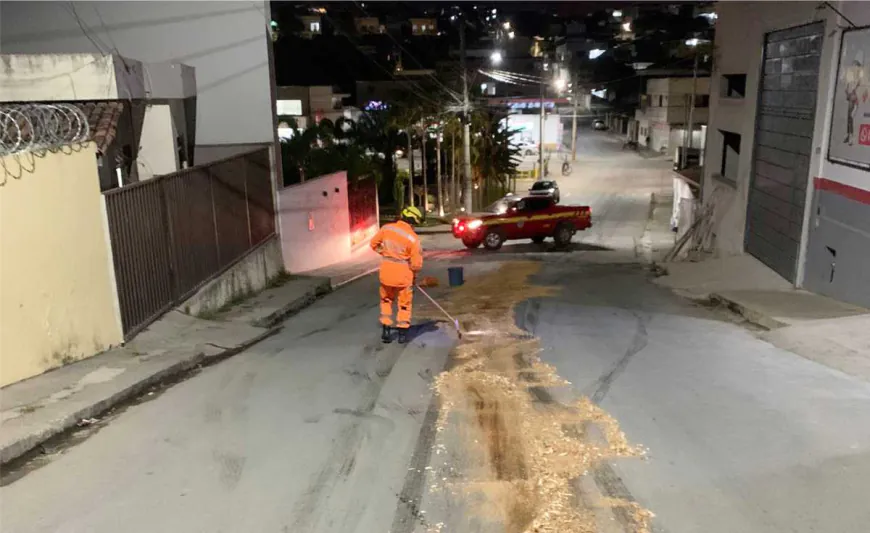 Perigo de derrapagem mobiliza Bombeiros Militares em Arcos